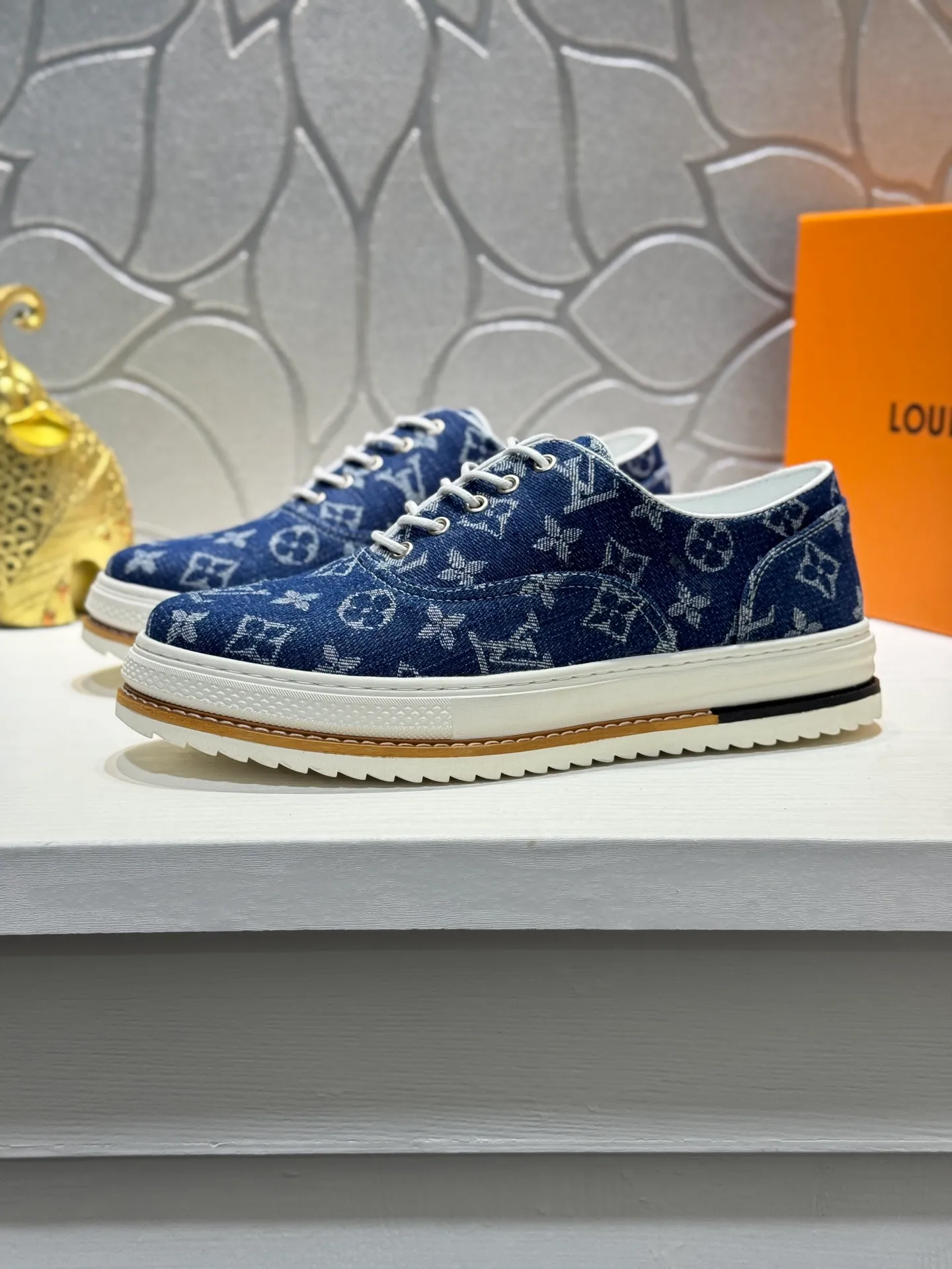 Men's shoes 💰400 [New style] 🌂🌂Top original order - Louis Vuitton®️ Trendy and fashionable yet low-key men's casual shoes, LV special fabric pattern on the upper, comfortable and breathable, sheepskin lining, original rubber outsole, 3 colors available ~ a must-have for sportsmen. Size: 38-44 (45 customized